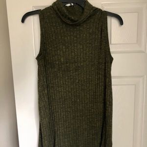 Sleeveless sweater top